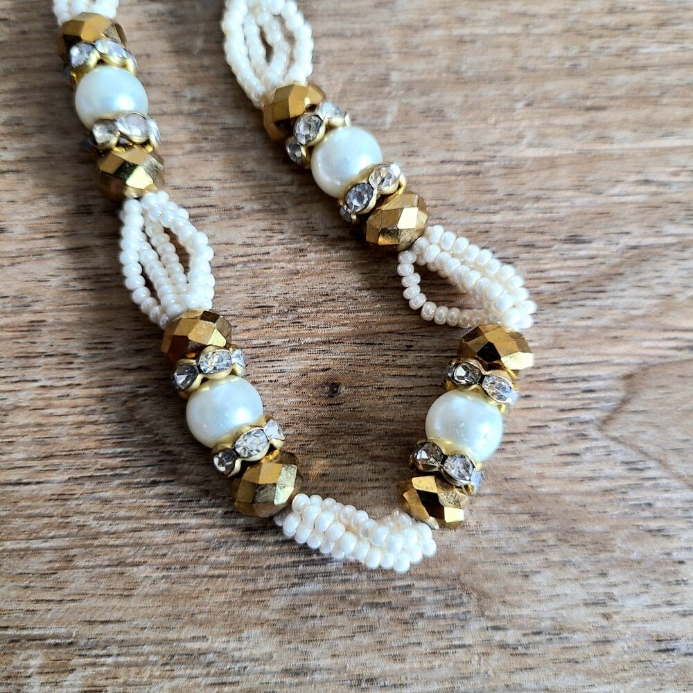 Vintage 1950s necklace/choker with seed pearls.